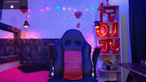 Caroline Scoth online show from March 2025 06:55:01 PM