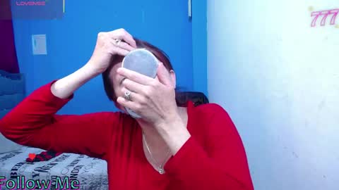 Snapshot of carolinhe_ chatting on June 2026 06:57:02 PM Carolinhe online show from June 2026 06:57:02 PM