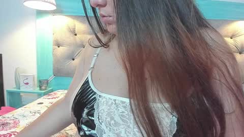 Snapshot of carolinne_89 chatting on January 2025 02:02:02 PM caro online show from January 2025 02:02:02 PM