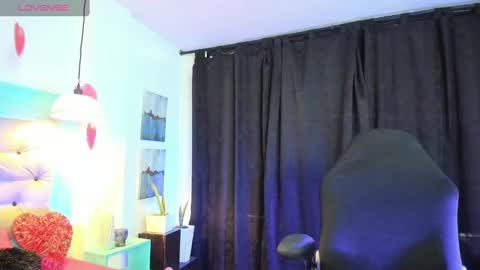 Snapshot of carolinne_89 chatting on February 2025 01:37:01 PM caro online show from February 2025 01:37:01 PM