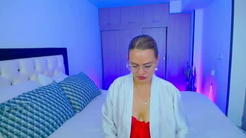 Snapshot of carolinnefiotti chatting on September 2025 01:48:02 PM CarolinneFiotti online show from September 2025 01:48:02 PM