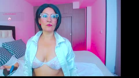 Snapshot of carolinnefiotti chatting on September 2025 03:39:01 PM CarolinneFiotti online show from September 2025 03:39:01 PM