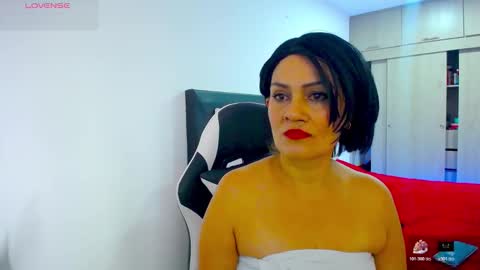 Snapshot of carolinnefiotti chatting on December 2025 01:31:02 PM CarolinneFiotti online show from December 2025 01:31:02 PM