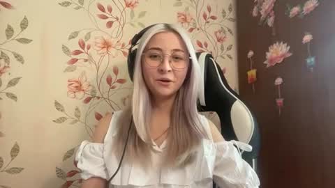 Snapshot of casandrabremme chatting on June 2026 10:39:01 AM Mia online show from June 2026 10:39:01 AM