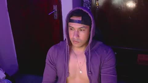 Snapshot of casas_oom chatting on March 2025 08:02:02 AM      online show from March 2025 08:02:02 AM