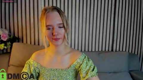 Casey sweeet online show from October 2025 04:08:01 PM