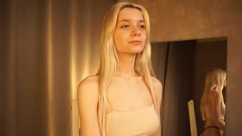 Snapshot of cassie130505 chatting on February 2025 08:44:01 PM Cassie online show from February 2025 08:44:01 PM