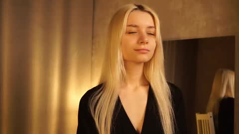 Snapshot of cassie130505 chatting on March 2025 03:05:02 PM Cassie online show from March 2025 03:05:02 PM