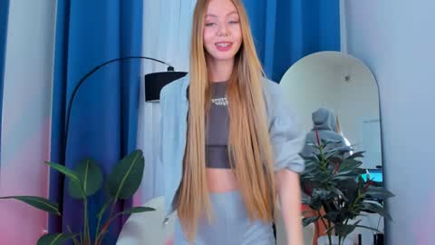 Hello my name is Cassie and my friend Nilo is also here online show from December 2024 10:03:02 AM