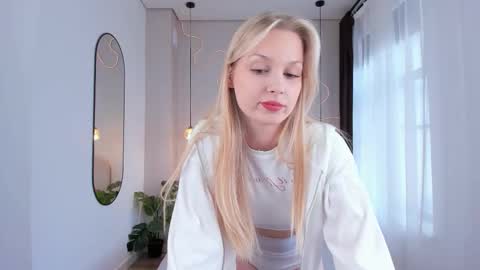 Hello my name is Cassie and my friend Nilo is also here online show from October 2025 06:54:01 AM