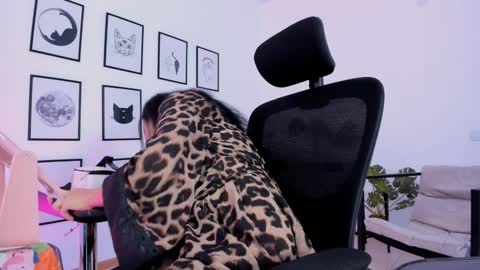 Im your sweet candy try me soon  online show from December 2024 01:06:01 AM