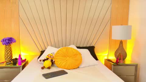 Dani   online show from October 2025 07:58:01 PM