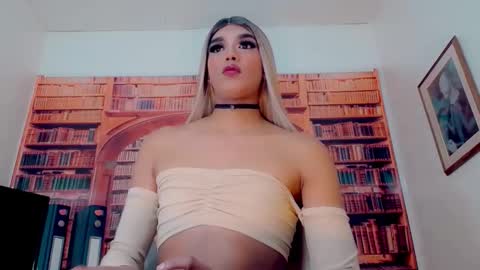 Queen Catalella online show from December 2025 07:19:02 PM