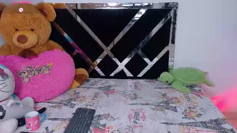 Snapshot of catalina_smith__ chatting on June 2026 12:04:01 AM Catalina online show from June 2026 12:04:01 AM