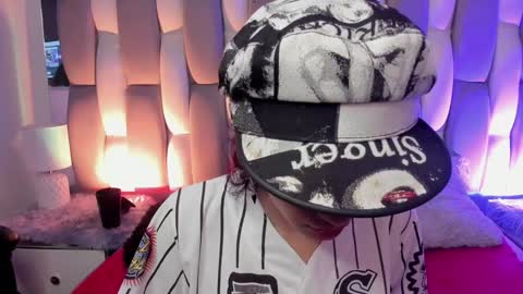 Cat  online show from December 2024 06:01:02 PM