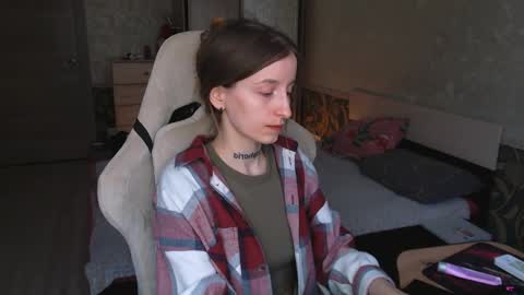 Snapshot of cath_dysphoria_ chatting on May 2026 11:04:01 AM CATH online show from May 2026 11:04:01 AM