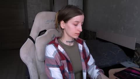 Snapshot of cath_dysphoria_ chatting on May 2026 10:01:02 AM CATH online show from May 2026 10:01:02 AM