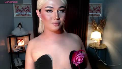 Snapshot of catherine_louise chatting on October 2025 02:04:01 AM cath online show from October 2025 02:04:01 AM