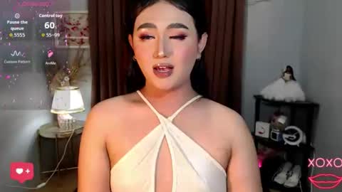 Snapshot of catherine_louise chatting on October 2025 05:52:01 AM cath online show from October 2025 05:52:01 AM