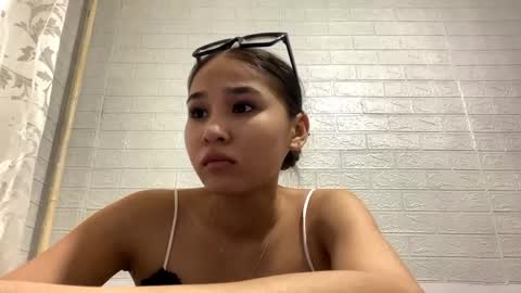 Snapshot of catherinepirs chatting on April 2026 04:23:02 PM catherinepirs online show from April 2026 04:23:02 PM