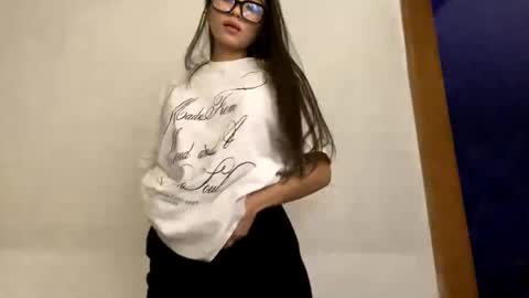 Snapshot of catherinepirs chatting on May 2026 06:37:02 PM catherinepirs online show from May 2026 06:37:02 PM