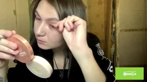 Lola online show from November 2025 09:15:01 PM