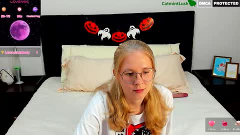 Snapshot of catmintlush chatting on October 2025 11:49:01 PM CatmintLush online show from October 2025 11:49:01 PM