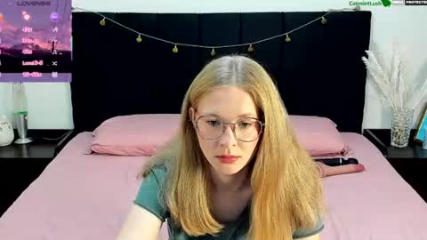 Snapshot of catmintlush chatting on June 2026 11:29:02 PM CatmintLush online show from June 2026 11:29:02 PM