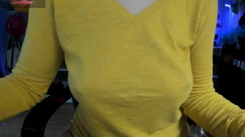 some call me djcatnips some call me CC but i love it when you call me miss catnips  online show from January 2025 03:13:01 PM