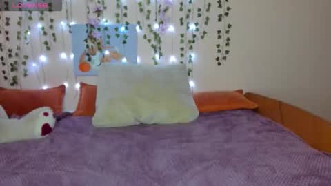 cattie_w_ online show from October 2025 01:49:01 AM