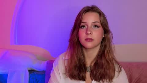 Lina  online show from November 2025 07:02:02 PM