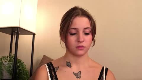 Lina  online show from December 2025 07:10:01 PM