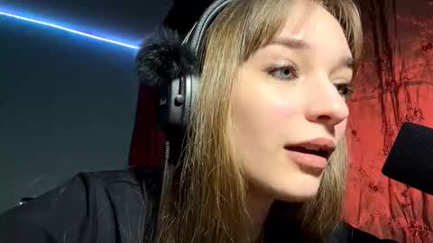 Lily online show from November 2025 03:12:01 PM