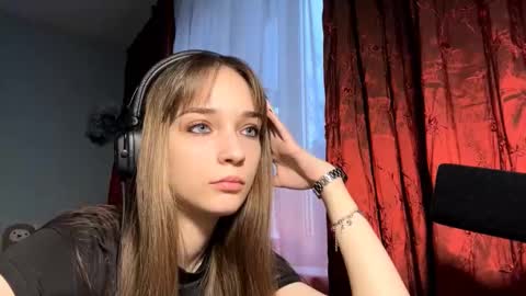 Lily online show from November 2025 12:04:01 PM