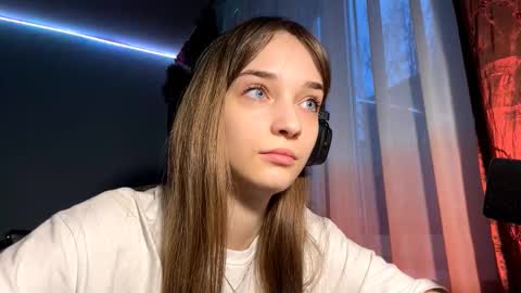 Lily online show from November 2025 12:44:02 PM