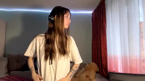 Lily online show from November 2025 12:16:02 PM