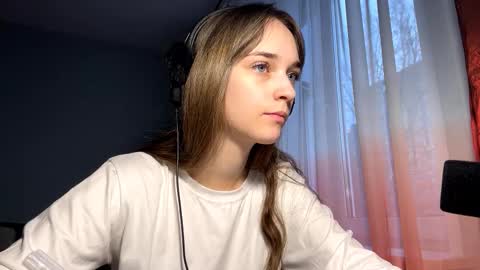 Lily online show from November 2025 11:57:02 AM