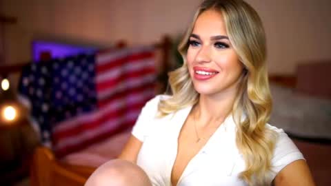 Snapshot of celeste_www chatting on June 2026 05:55:02 PM Sunflower online show from June 2026 05:55:02 PM