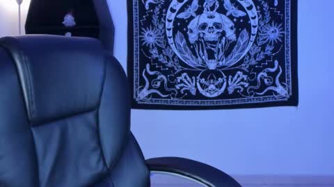   online show from November 2025 11:36:02 PM