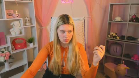 your cute kitty online show from April 2026 04:18:01 PM