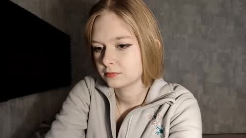 Snapshot of chanelledroz chatting on December 2025 07:14:02 AM Lia online show from December 2025 07:14:02 AM