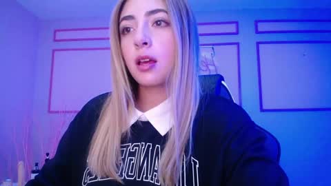 channel_blonde_a online show from December 2024 07:53:02 PM