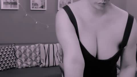 Snapshot of chantallovely chatting on December 2024 01:13:01 AM The Queen online show from December 2024 01:13:01 AM