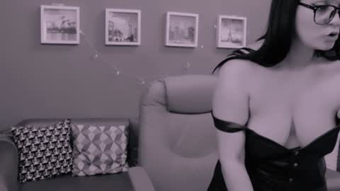 Snapshot of chantallovely chatting on December 2024 11:08:01 PM The Queen online show from December 2024 11:08:01 PM