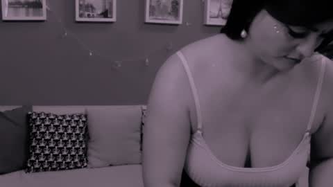 Snapshot of chantallovely chatting on December 2024 03:33:02 AM The Queen online show from December 2024 03:33:02 AM