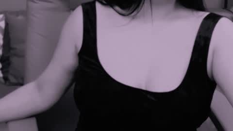 Snapshot of chantallovely chatting on December 2024 08:22:02 AM The Queen online show from December 2024 08:22:02 AM