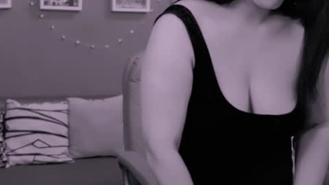 Snapshot of chantallovely chatting on December 2024 10:57:02 PM The Queen online show from December 2024 10:57:02 PM
