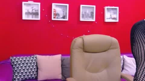 Snapshot of chantallovely chatting on January 2025 01:41:01 PM The Queen online show from January 2025 01:41:01 PM