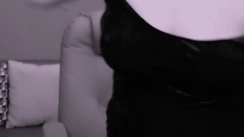 Snapshot of chantallovely chatting on January 2025 07:09:02 PM The Queen online show from January 2025 07:09:02 PM