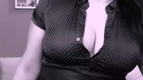 Snapshot of chantallovely chatting on February 2025 02:21:01 PM The Queen online show from February 2025 02:21:01 PM